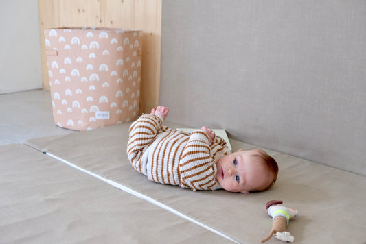 a quel age bébé se retourne