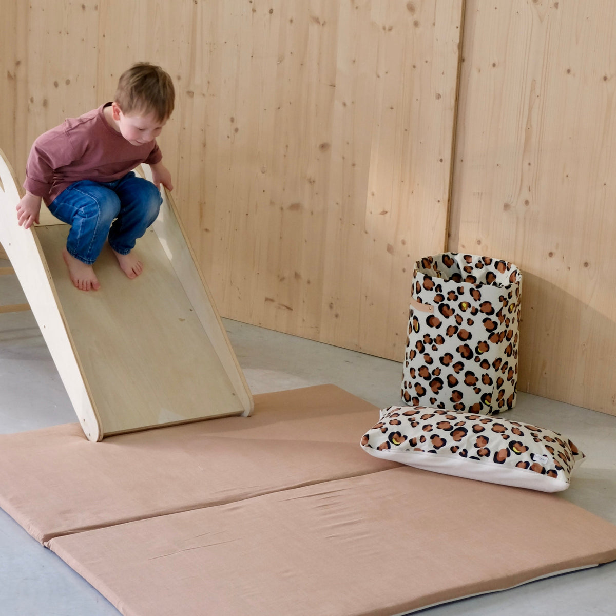 opbergmand speelgoed kinderkamers pantermotief 