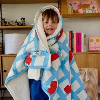 super soft cosy fleece-effect blanket collab mathilde cabanas kisses lips 