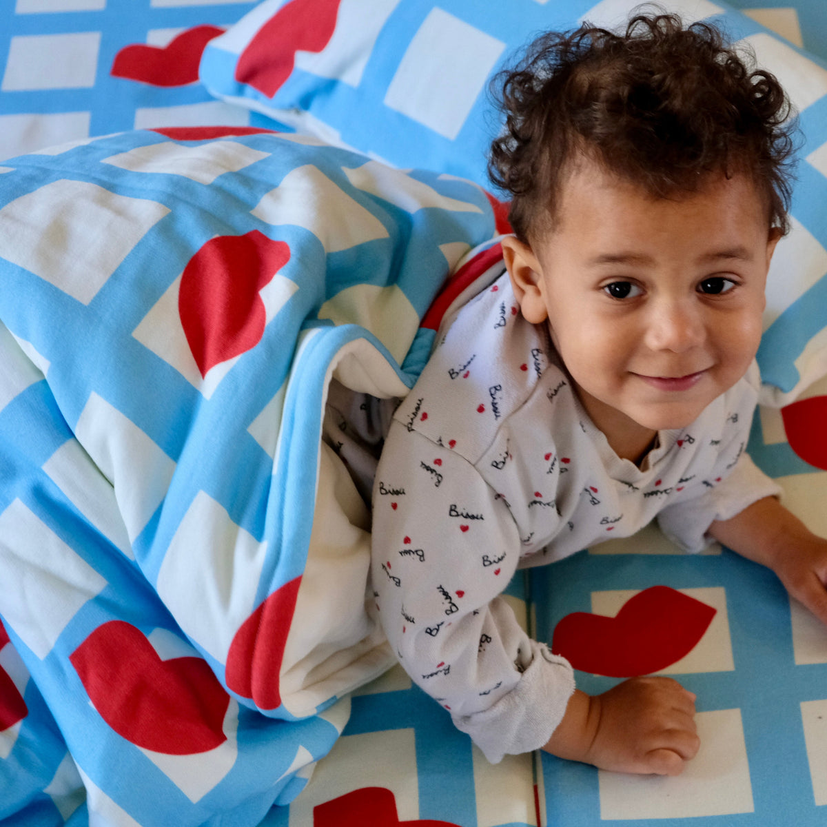 super soft fleece-effect blanket collab Mathilde Cabanas kiss mouth print 