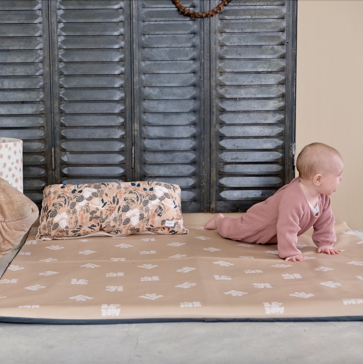 housse waterproof à enfiler pour tapis d eveil  bebe enfant waterproof imprimé aire de jeux beige
