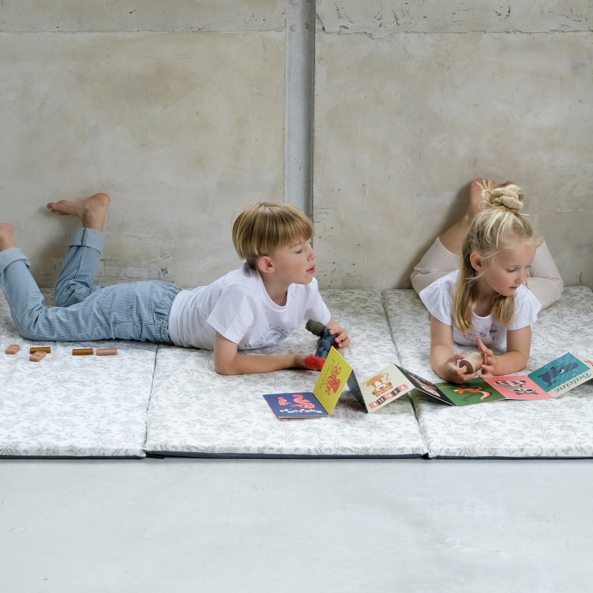 hoes speelmat babygym en spel baby kind samenwerking Tartine et Chocolat kleur grijs 