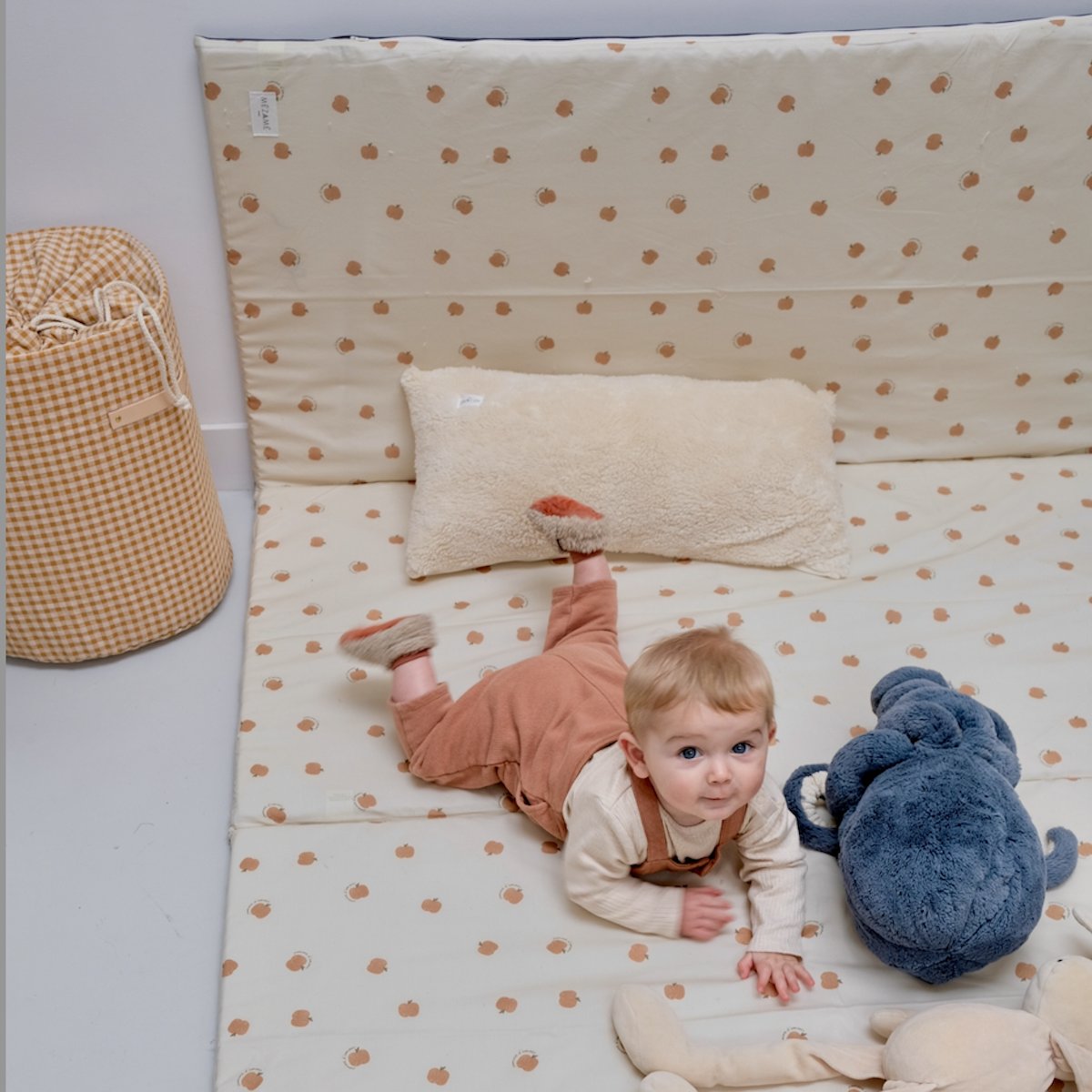 housse tapis d eveil motricite et jeux bebe enfant pomme d'amour 