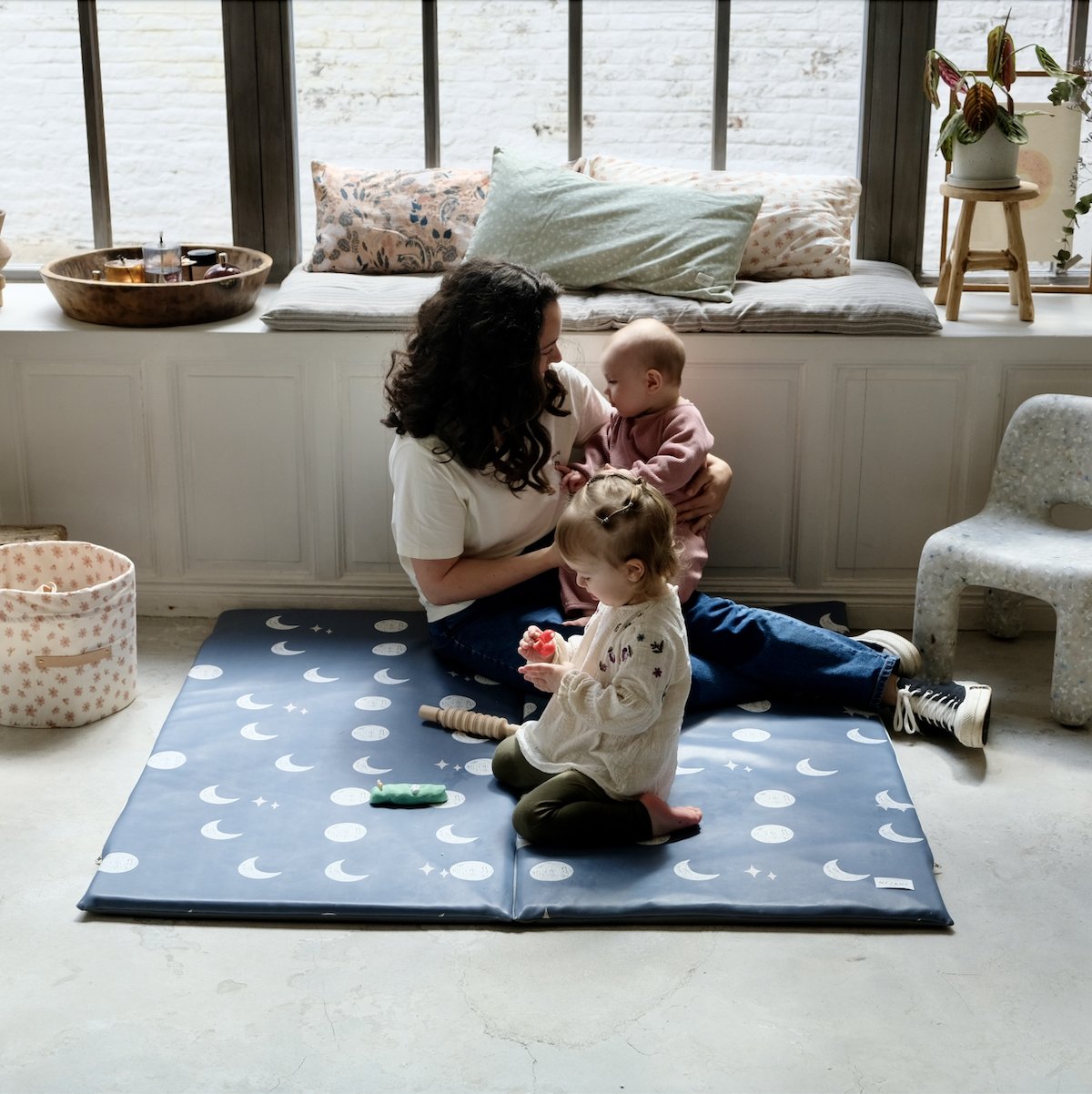 housse waterproof pour tapis d eveil motricite et jeux bebe enfant 
waterproof imprimé lune to the moon and back

