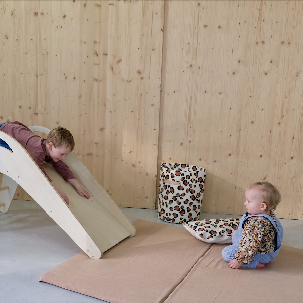 hoes voor speel- en ontwikkelingskleed baby kind groot formaat XXL effen cassonade