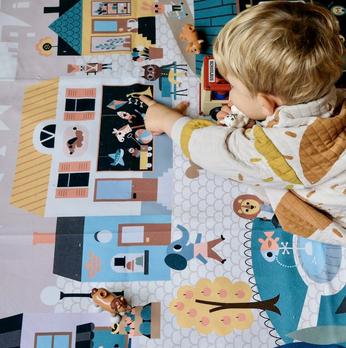 housse activite à enfiler tapis d'eveil motricte jeux enfants bébé kids friendly s'amuser apprendre