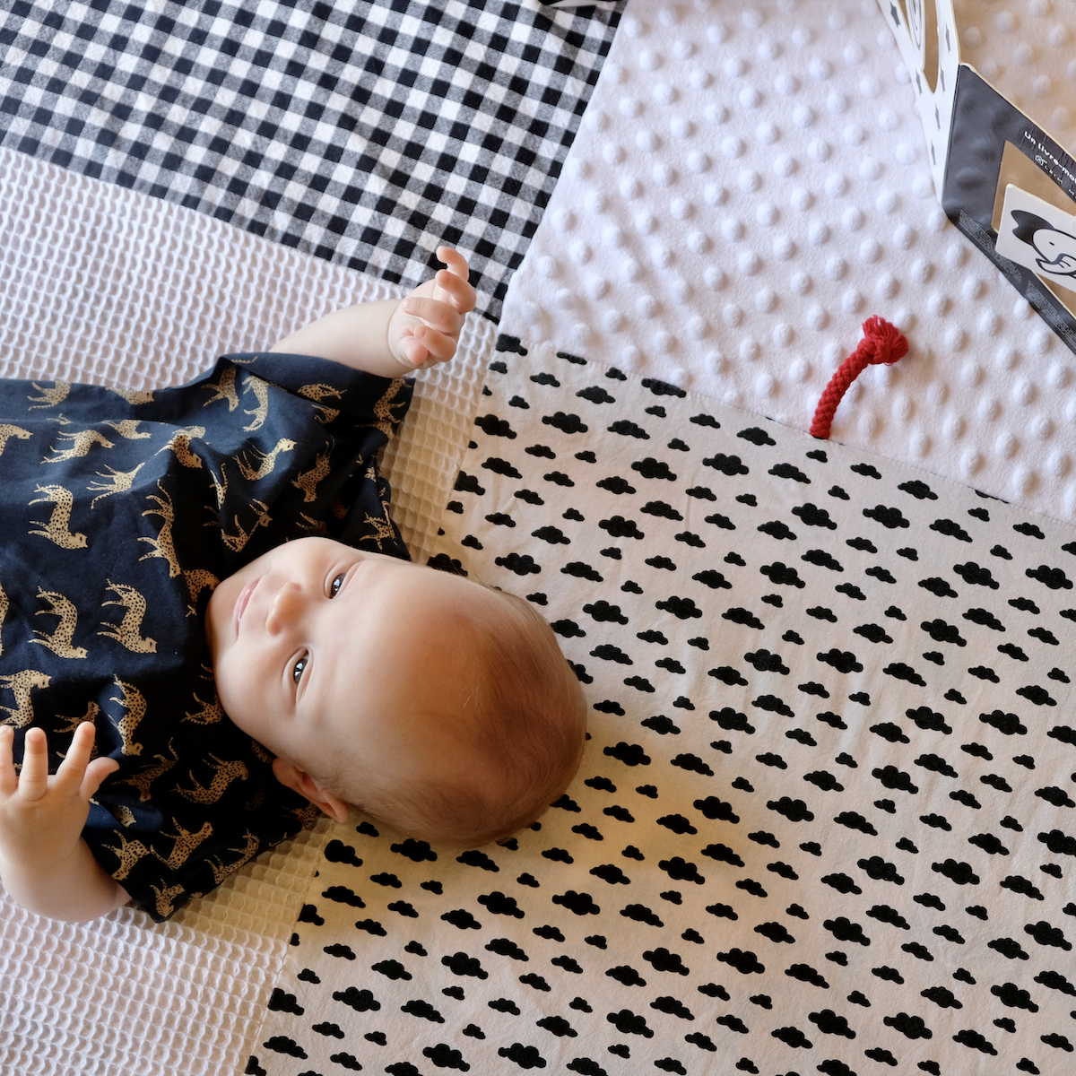 funda sensorial deslizable para alfombra de juego motricidad actividad bebé niño 