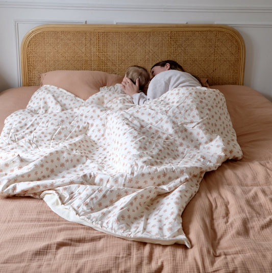 Kuschelweiche Maxi-Decke mit Blumenmuster für unterwegs