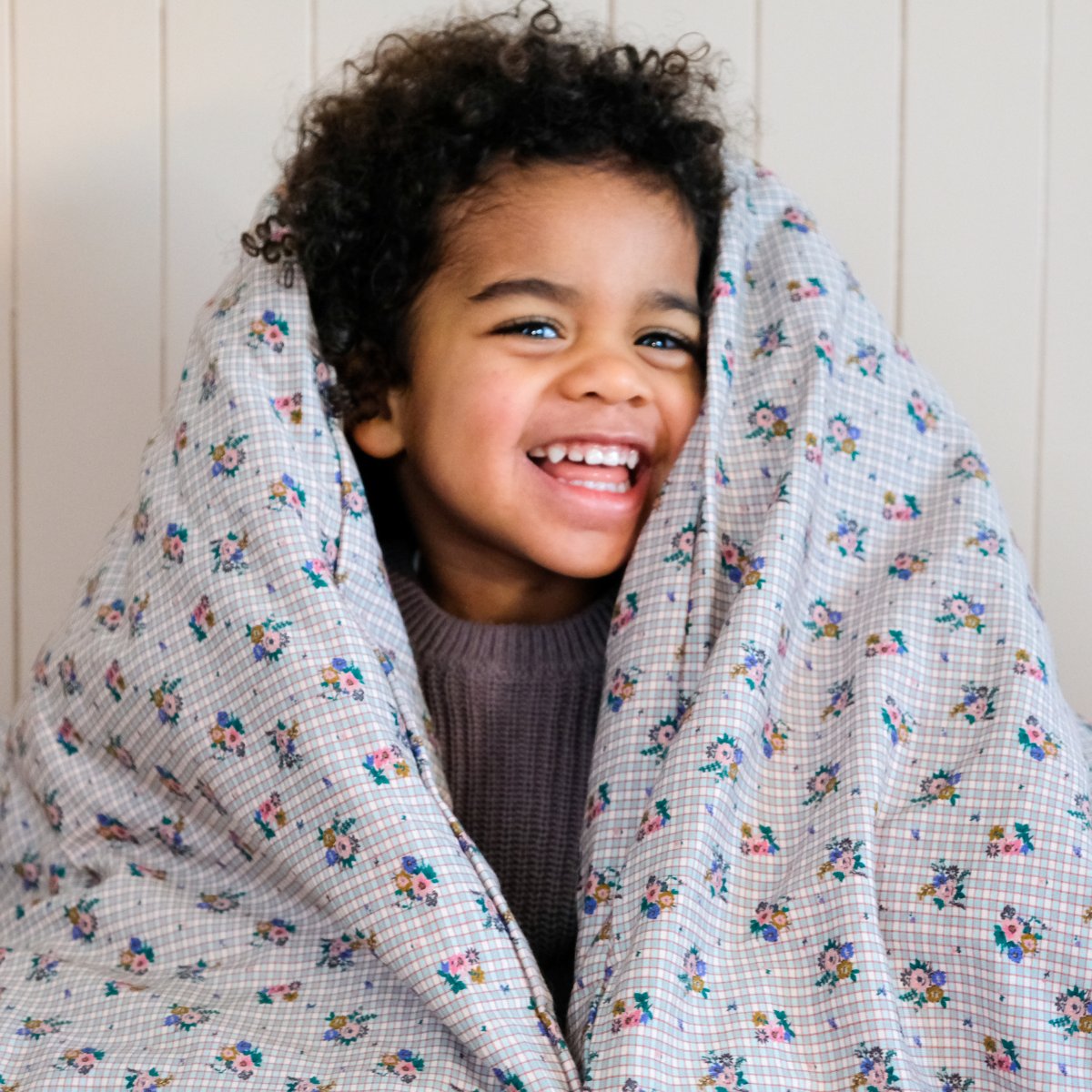 Baby- und Kinderbettwäsche-Set aus kuschelweichem Jersey mit Blumen- und Karomuster