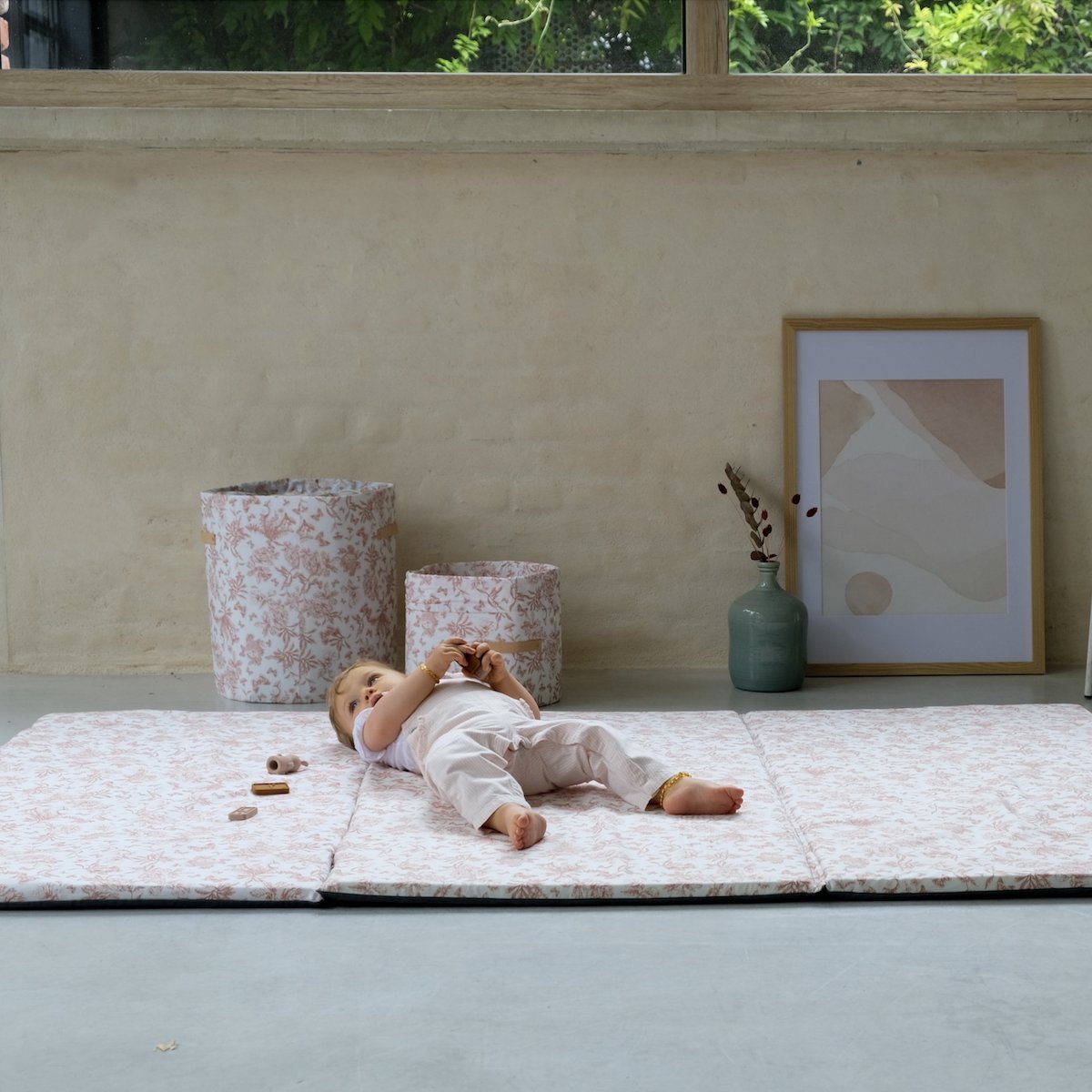 la rallonge xxl grand format tapis d eveil motricite et jeux bebe enfant collaboration tartine&chocolat coloris rose