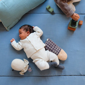 extensión para alfombra de juego y psicomotricidad bebé niño gran formato XXL liso azul
