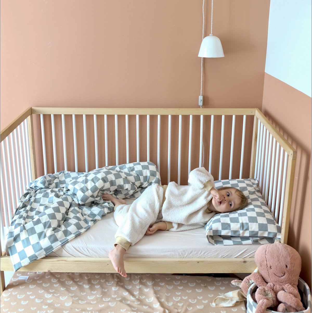 superzachte jersey kussensloop voor baby en kind met groene ruitprint
