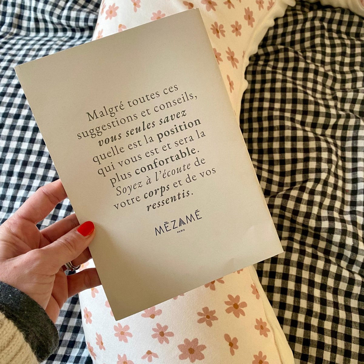 cojín de maternidad sin microperlas en jersey floral 