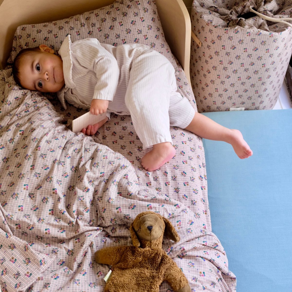 Spannbettlaken für Kinder und Babys aus superweichem Jersey mit Blumen- und Karomuster