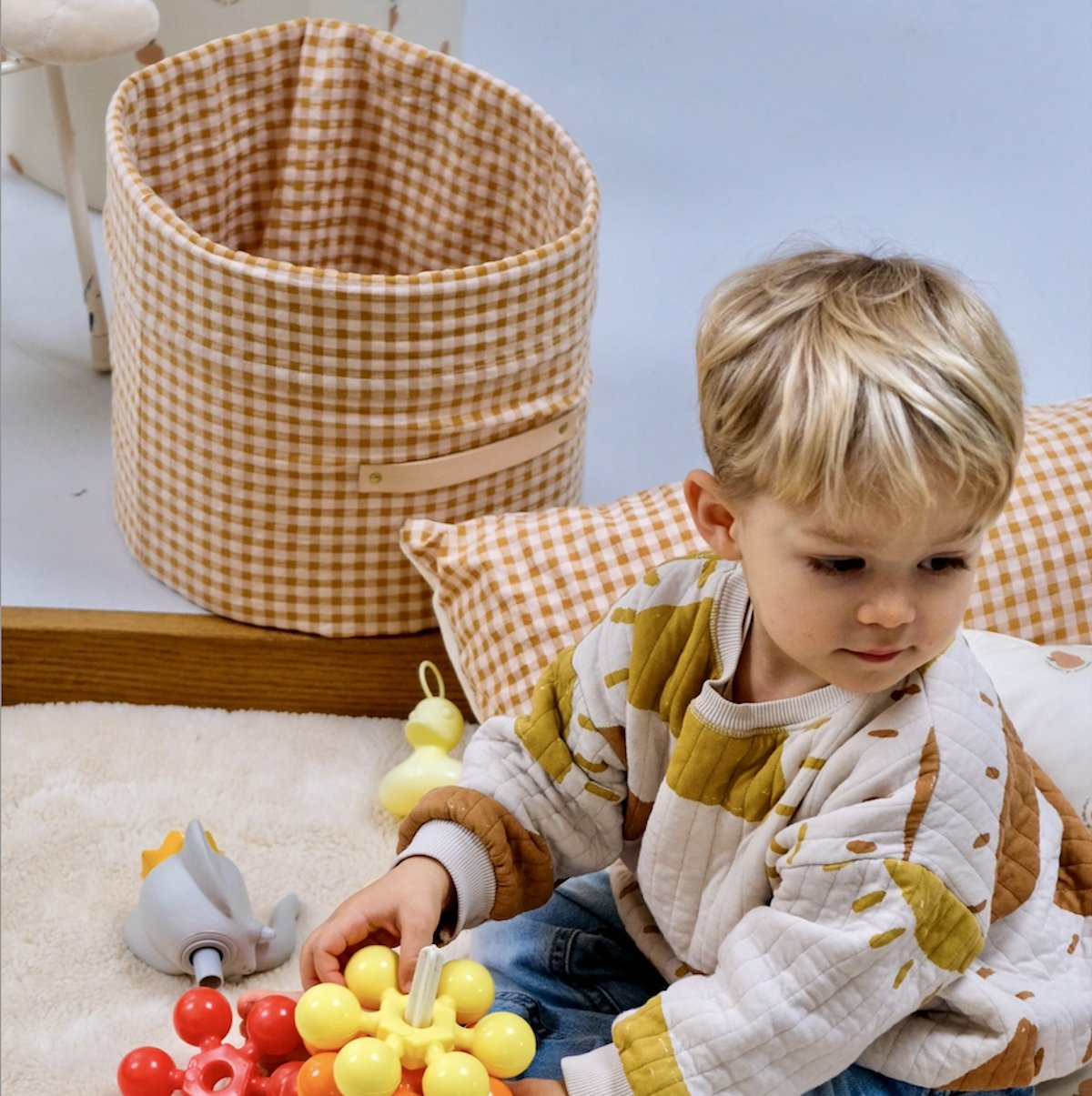kleiner Aufbewahrungskorb für Baby- und Kinderspielzeug Vichy Farbe Karamell 