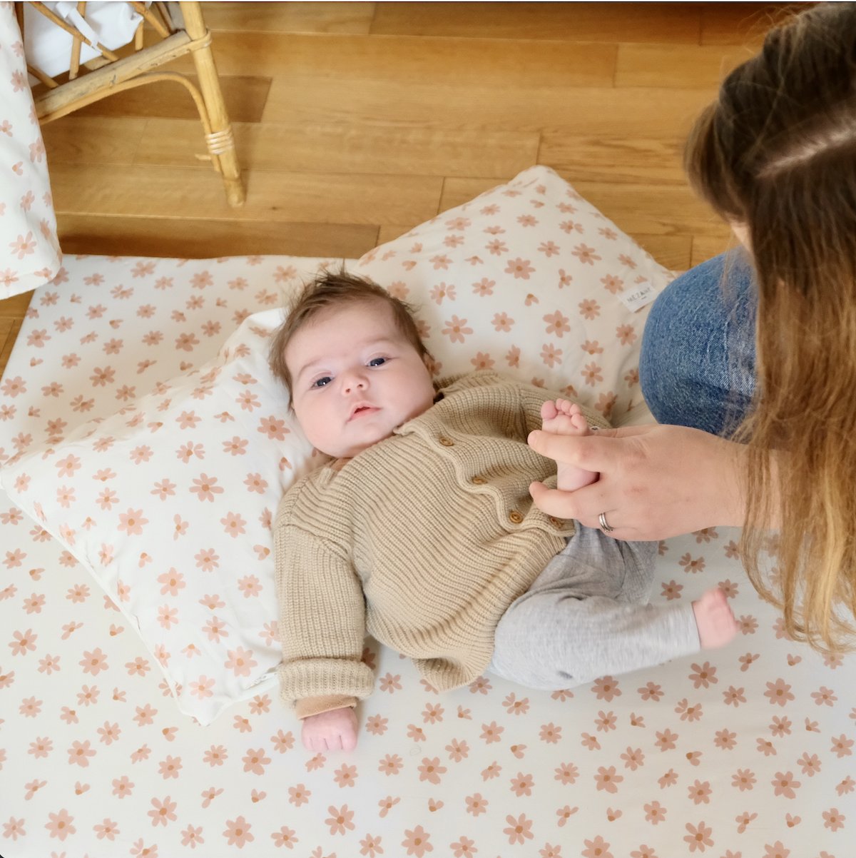 weiches Kinderkissen mit Blumenmuster 