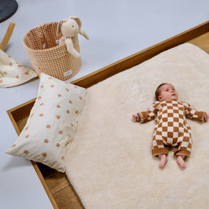superweiches Kissen für Baby und Kind mit Liebesapfel-Motiv 