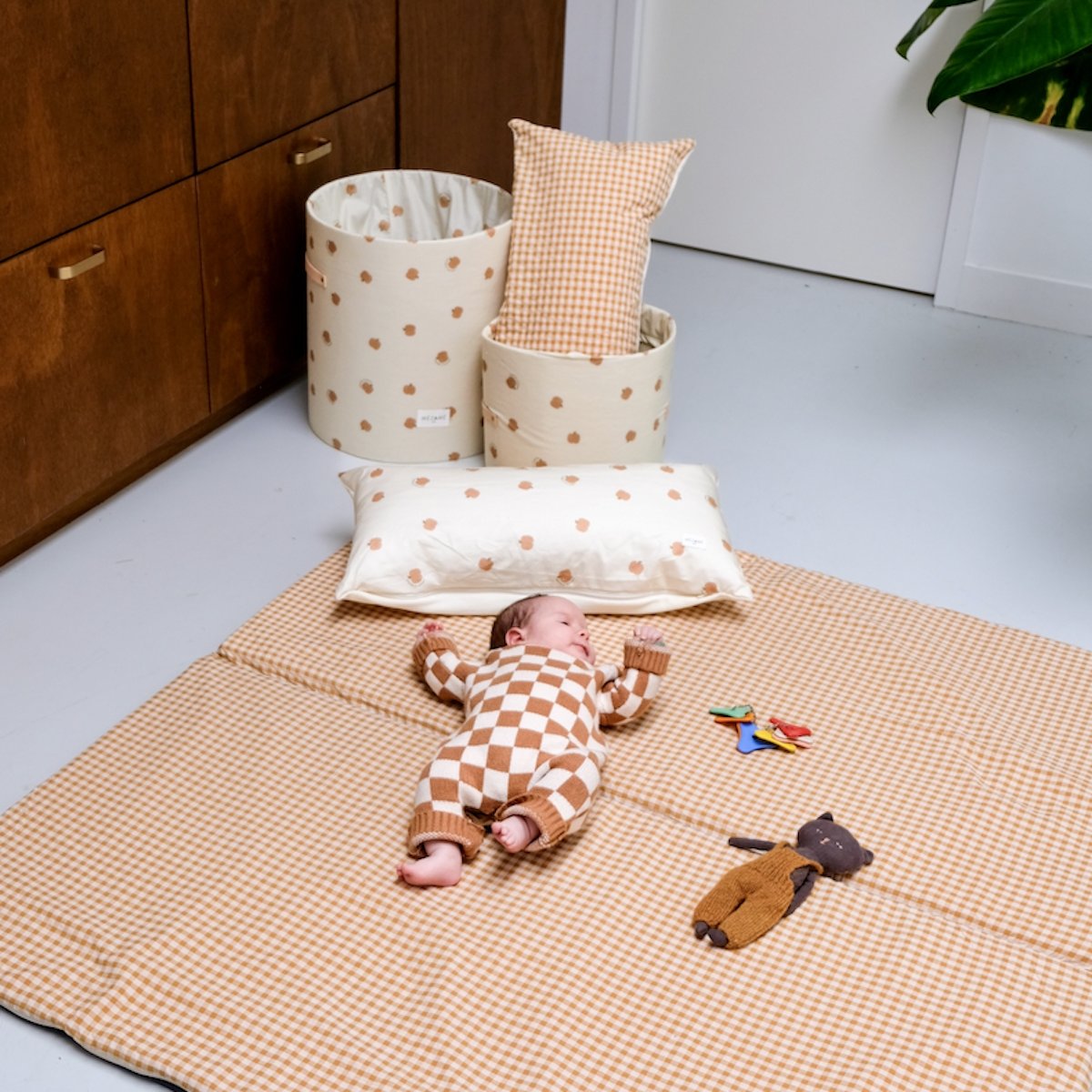 Kuschelweiches Kinderkissen mit Pomme d'amour-Muster 