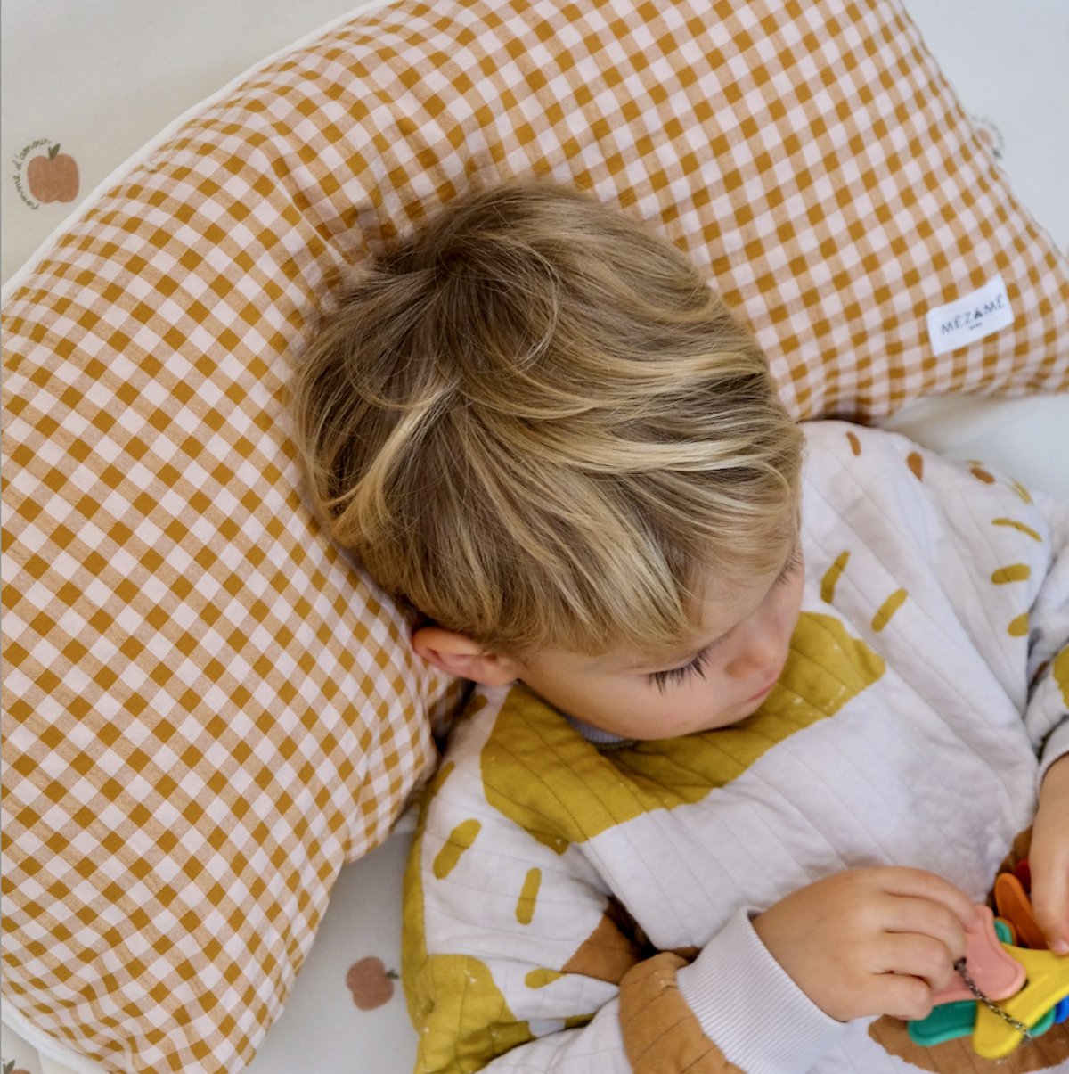 heerlijk zacht kussen baby kind ouders vichy kleur caramel 