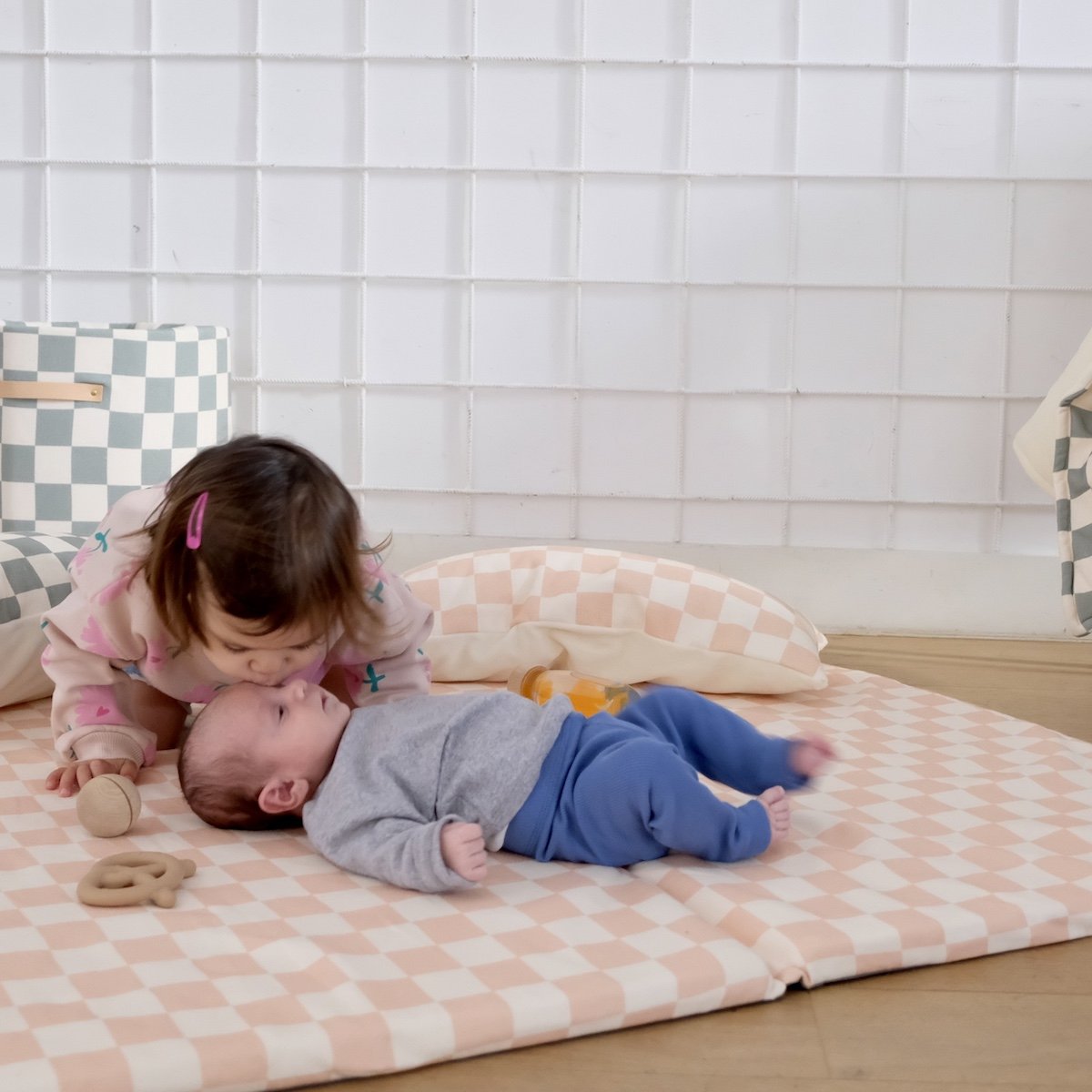 speelmat motoriek baby kind roze dambordprint