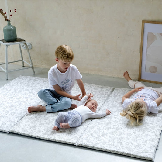 speelkleed motoriek en spel baby kind groot formaat XXL samenwerking tartine&chocolat kleur grijs 