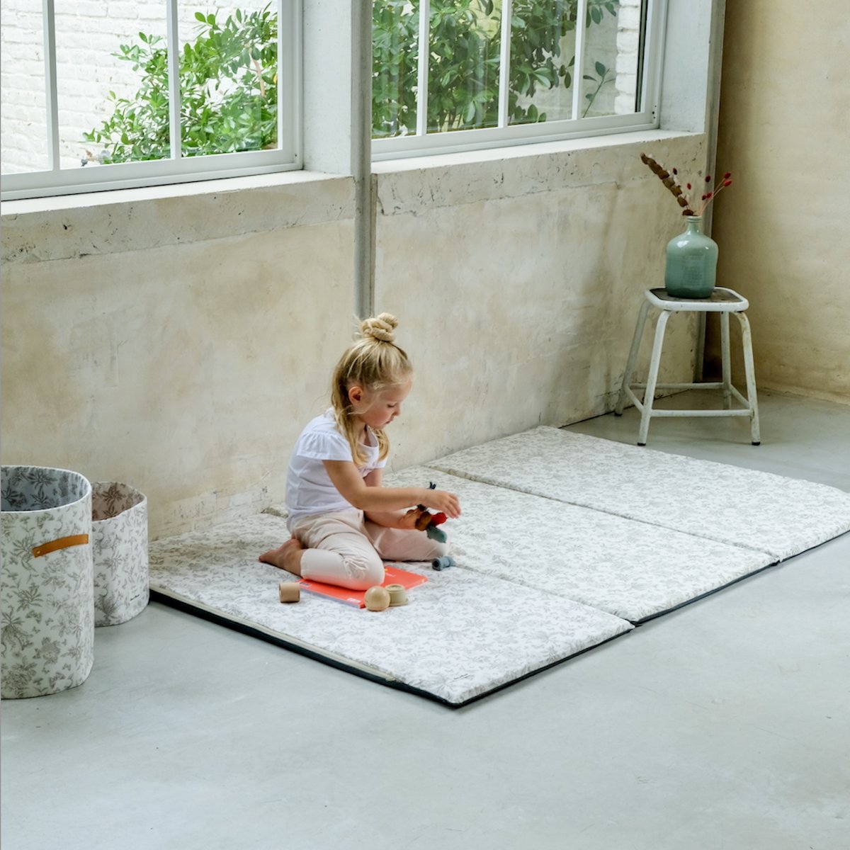 Spiel- und Krabbelmatte Baby Kind Großformat XXL Zusammenarbeit Tartine&Chocolat Farbe Grau 
