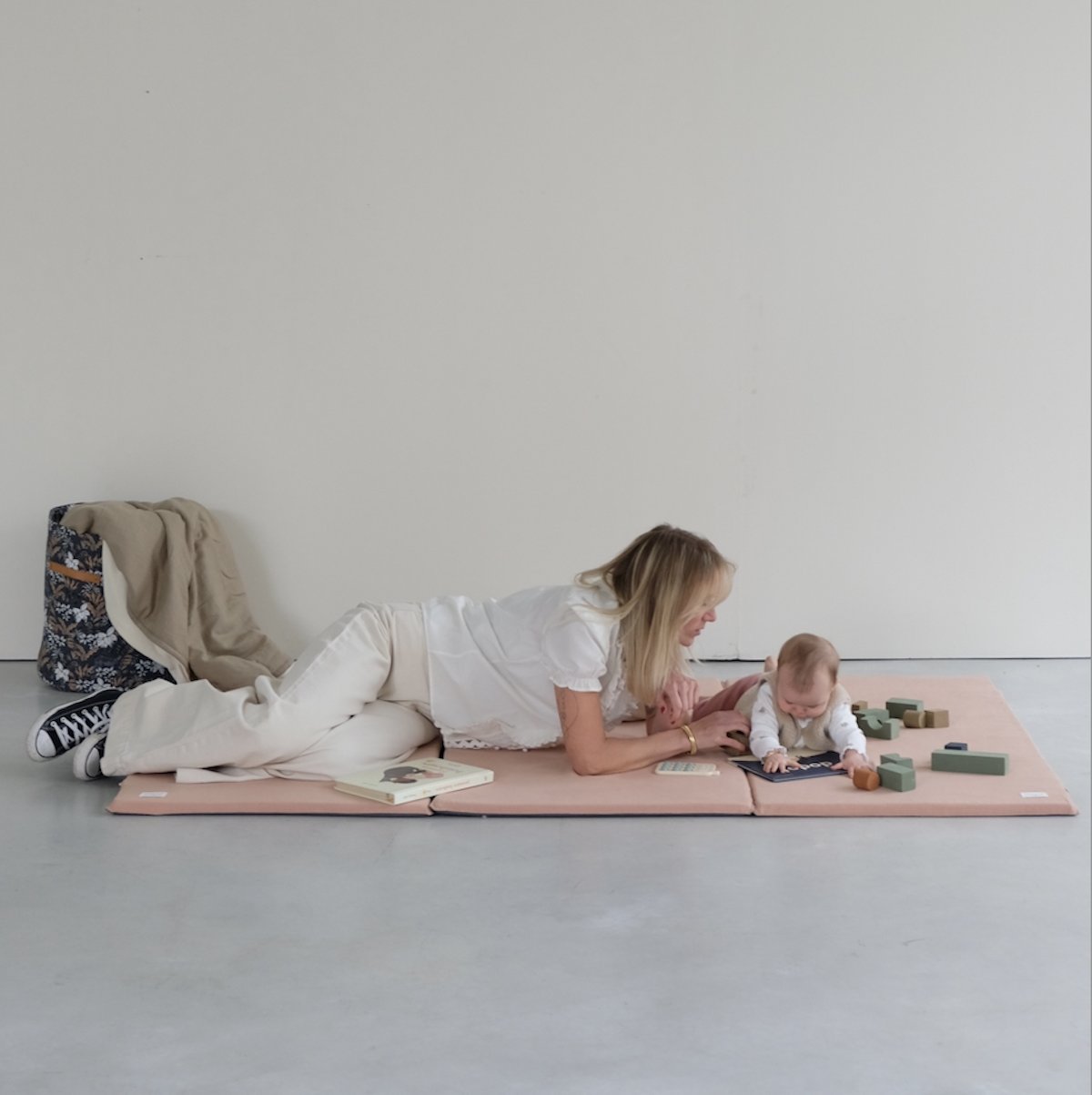 tapis d eveil  motricite et jeux bebe enfant grand format XXL couleur uni rose 
