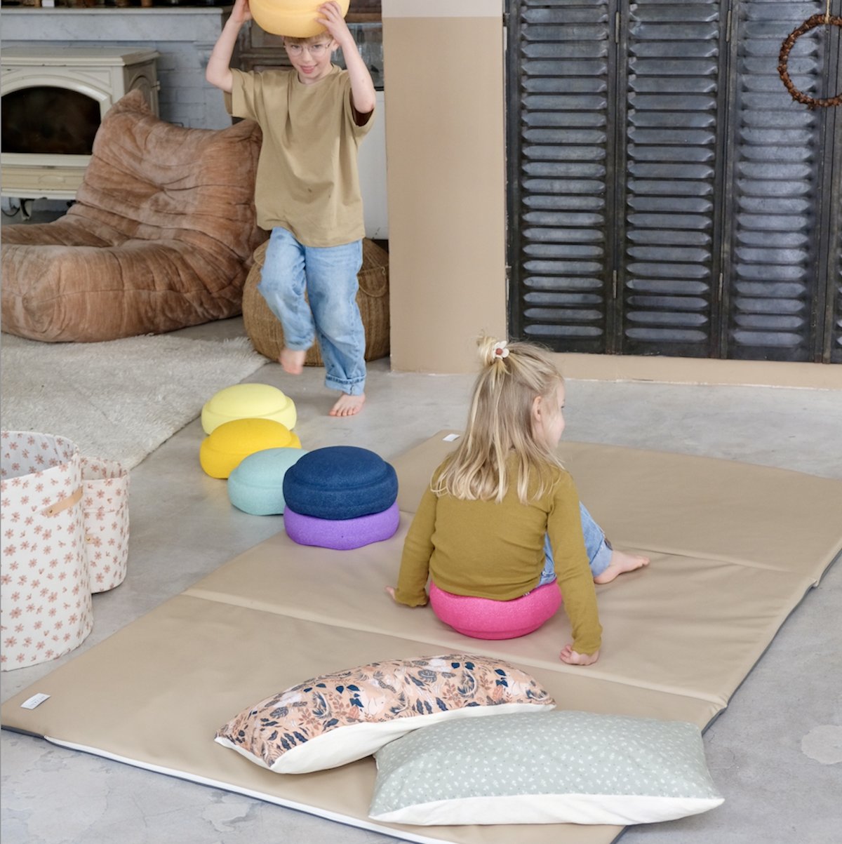 Krabbelmatte wasserfest und Spielmatte für Babys und Kinder im Großformat XXL wasserfest uni Beigebraun Sesam