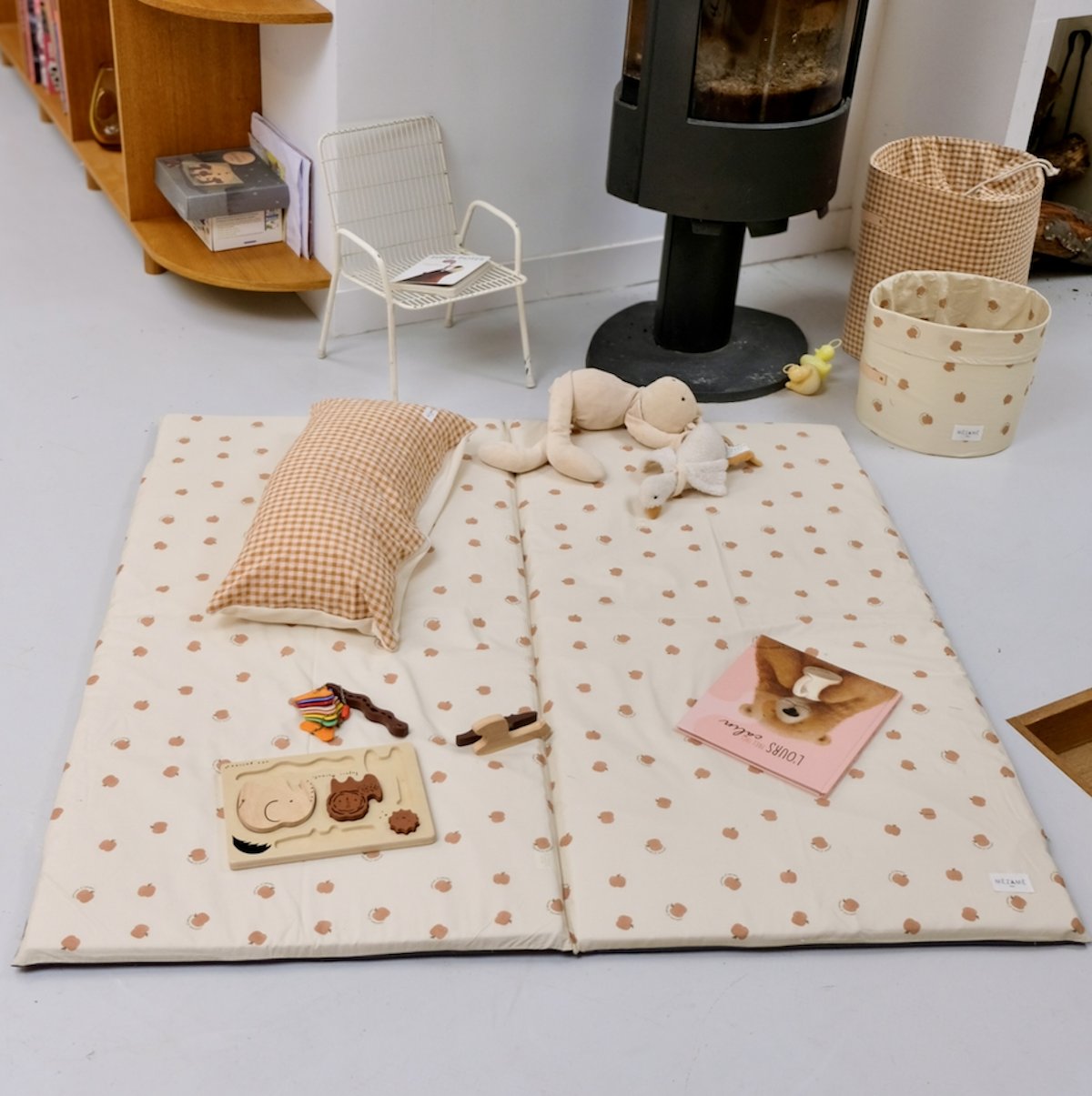 speelkleed voor baby en kind met Pomme d'Amour-motief 