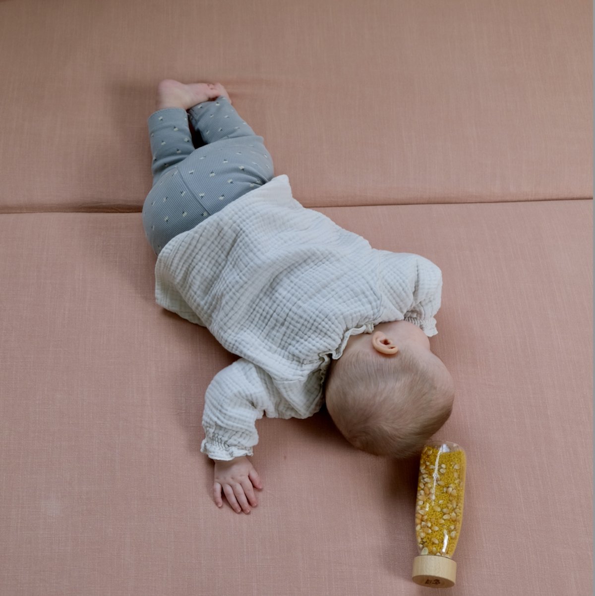 speel- en activiteitenmat voor baby en kind, effen roze kleur 