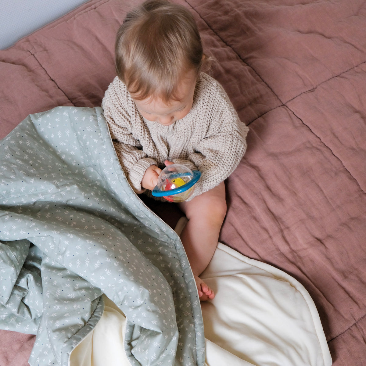 maxi zachte en warme deken kinderen ouders pastel saliegroen woonkamer slaapkamer deco 