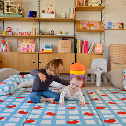 Erweiterung Krabbeldecke Spielmatte Ruheinsel Maxi-Format King Size XXL Kollaboration Mathilde Cabanas Kussmund- und Herzmotiv
