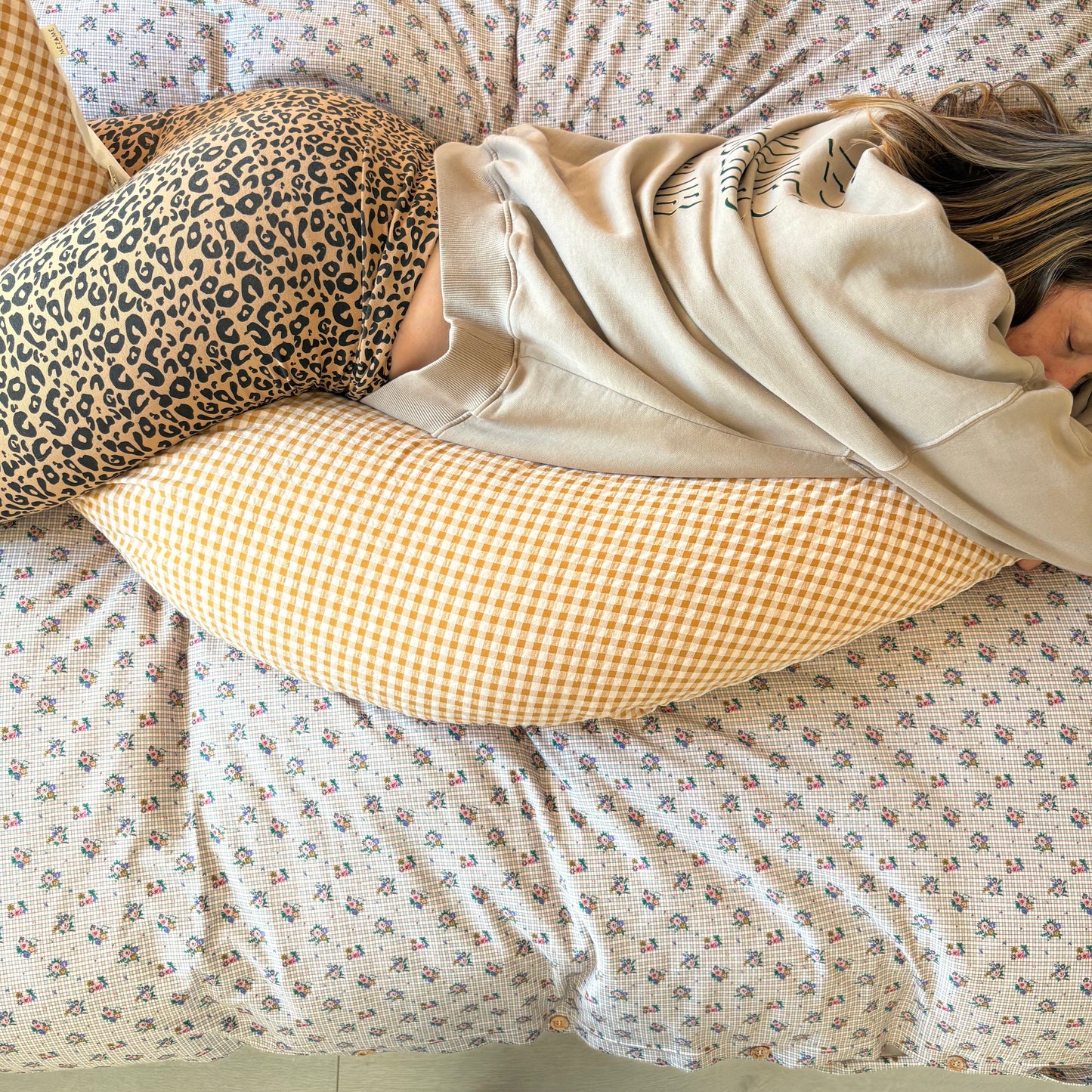 coussin d'allaitement grossesse maternite vichy caramel